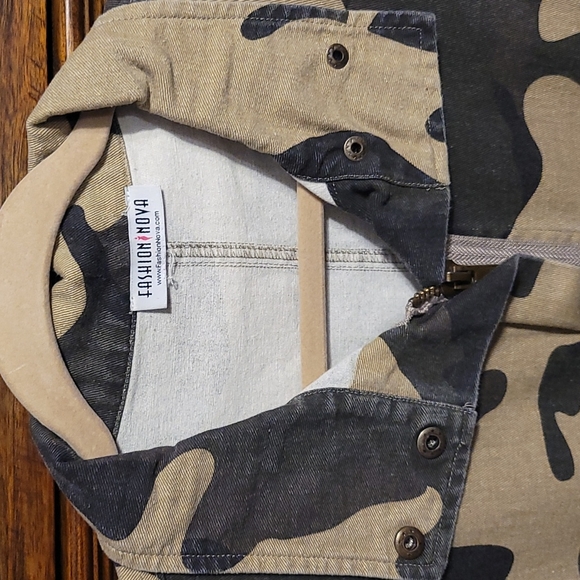 Fashion Nova Womens medium oversized Camo jacket. Long jacket - Picture 3 of 7